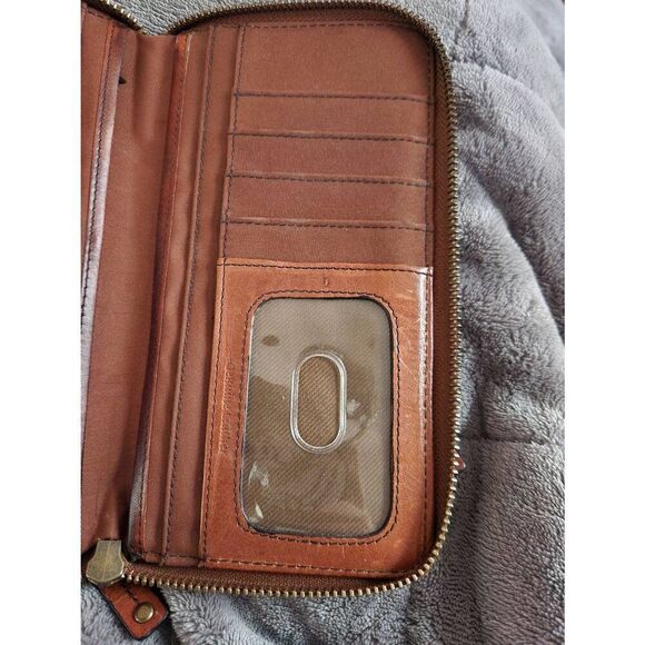Fossil Brown Leather full zip long wallet. Normal signs of ware see pictures - Picture 7 of 10